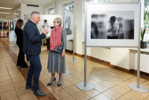 16.10.2025-otwarcie-wystawy-TEMPUS-FUGIT-46