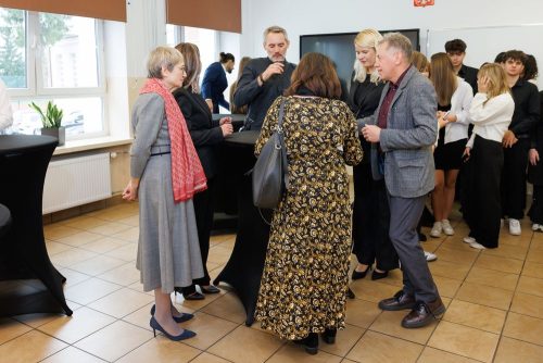 16.10.2025-otwarcie-wystawy-TEMPUS-FUGIT-49