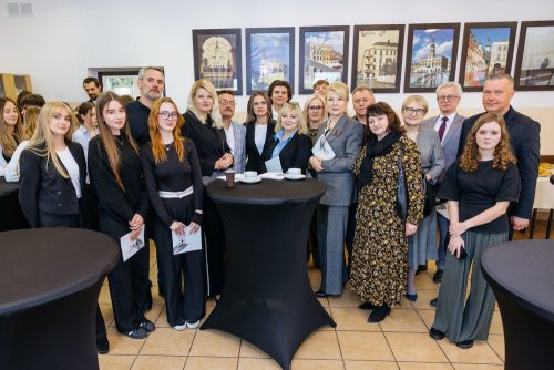 16.10.2025-otwarcie-wystawy-TEMPUS-FUGIT-51