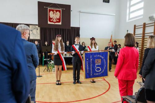 25.04.2025-Zakończenie roku szkolnego 2024-2025 klas IV i nadanie sztandaru II LO